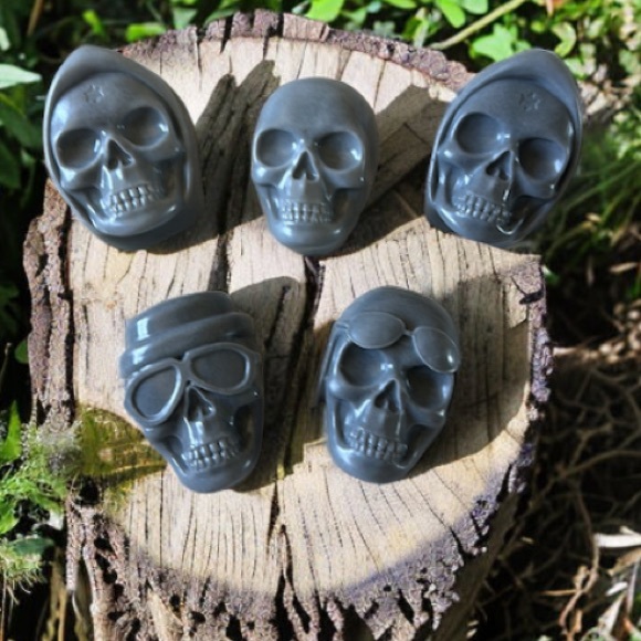 Handmade Eucalyptus & Vanilla Charcoal Soap - Skull - 1 bar - Picture 3 of 5